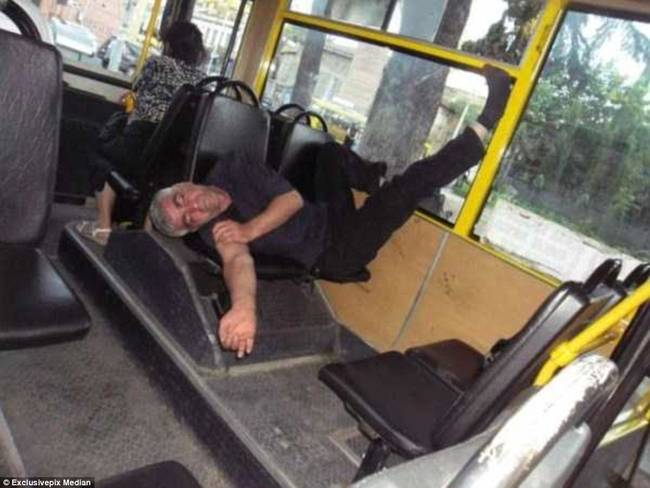 142003406725019 15 People Who Found Ways To Nap In The Most Bizarre Situations