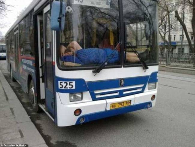 142003406757876 15 People Who Found Ways To Nap In The Most Bizarre Situations