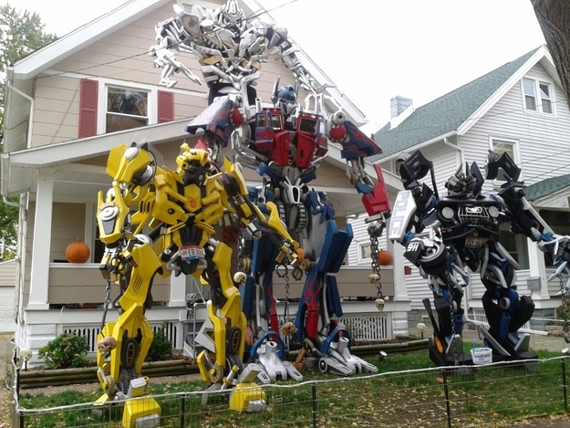 1420350047187279 These Neighborhood Houses Are Doing Halloween Better Than You.