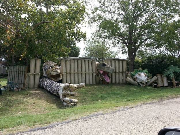 1420350047663996 These Neighborhood Houses Are Doing Halloween Better Than You.