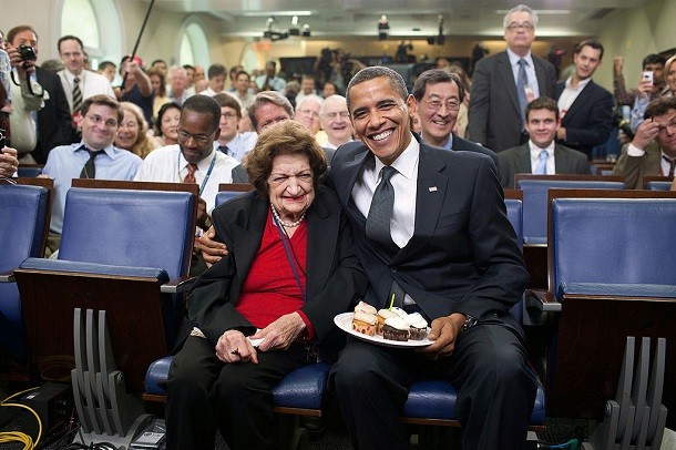 HelenThomasAndBarackObama2009 610x406 20 Women Who Made History By Bending Gender Roles