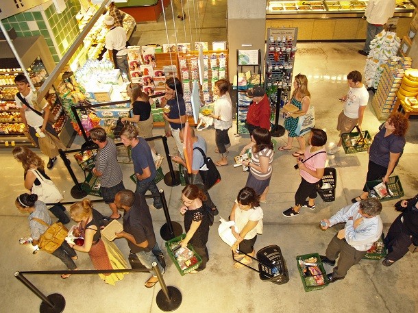 Waiting in line at a food store 610x457 20 Advantageous Stuff About Being A Lefty