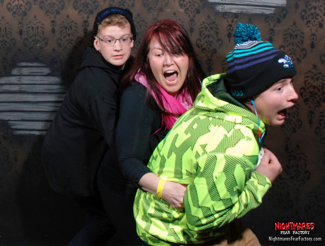 desktop 1444145061 20 Of The Best Haunted House Reactions Photographed