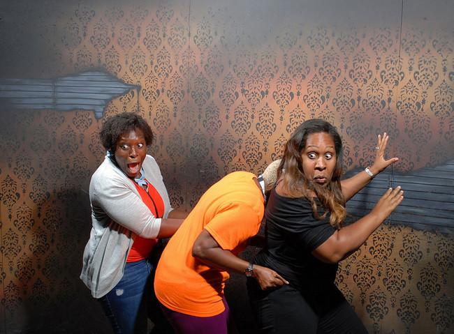 desktop 1444145068 20 Of The Best Haunted House Reactions Photographed