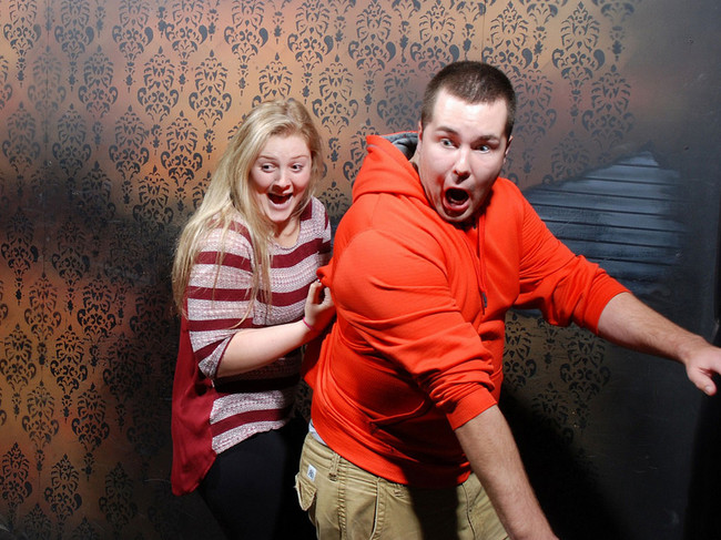 desktop 1444145071 20 Of The Best Haunted House Reactions Photographed