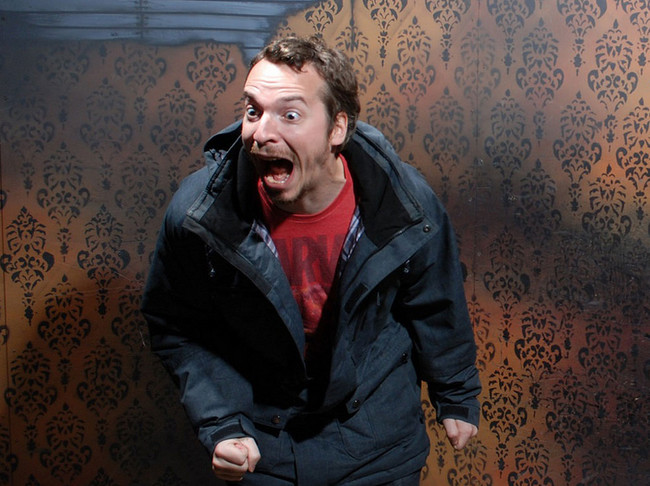 desktop 1444145086 20 Of The Best Haunted House Reactions Photographed
